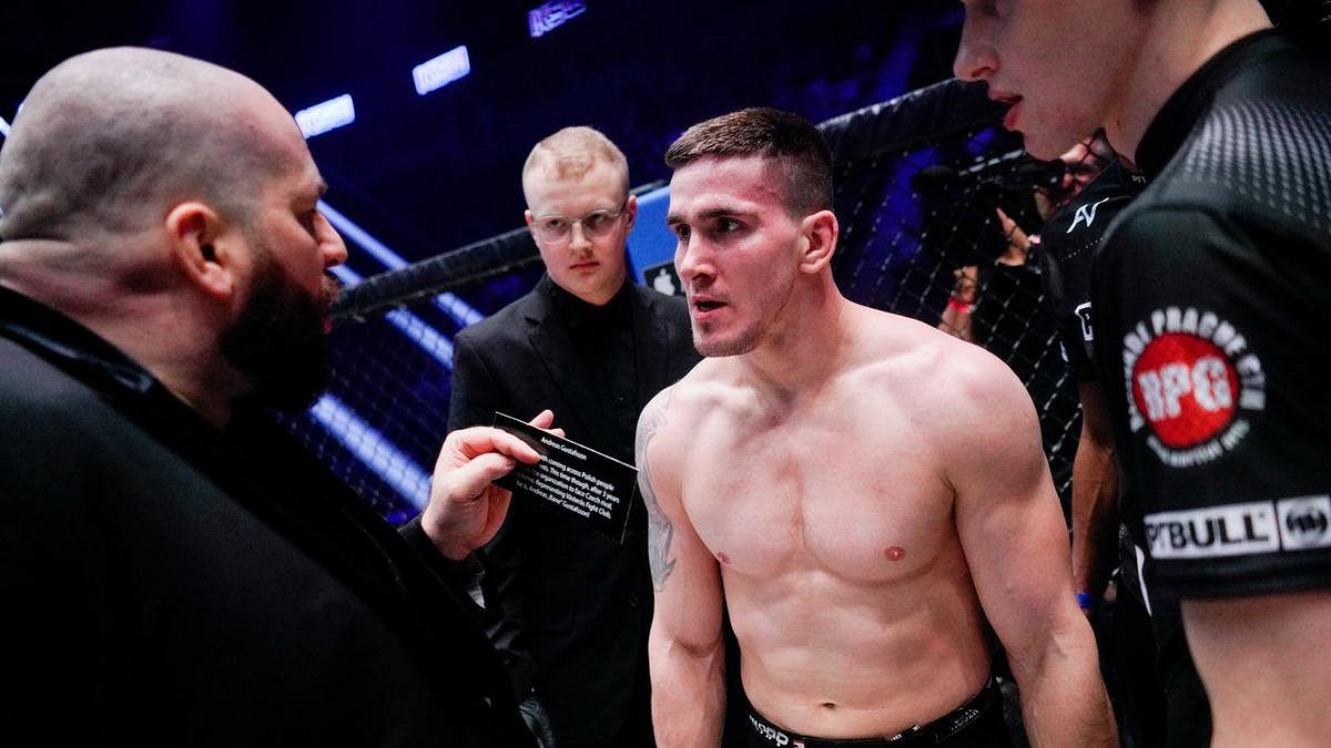 Sporné rozhodnutí vyvolalo pískot diváků. Český fighter přesto hodil vinu na sebe