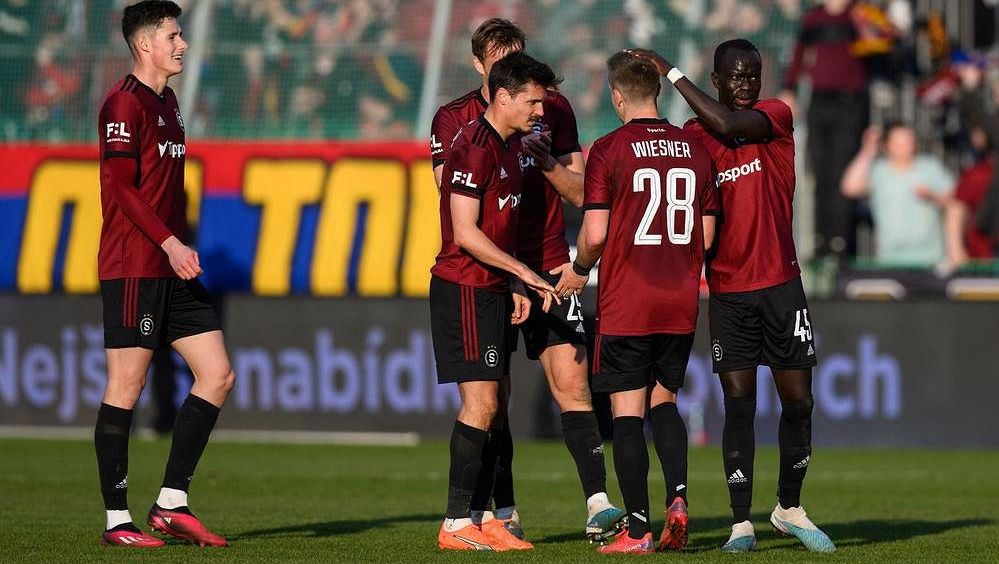 Fotbalisté Sparty už jsou podle sázkových kanceláří největším favoritem ligy
