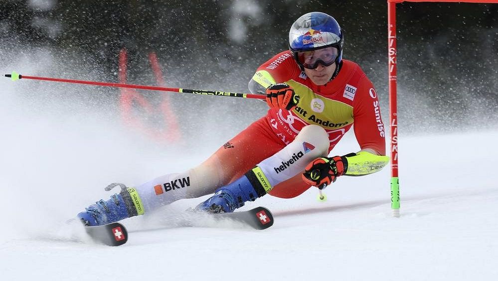 Odermatt vede obří slalom ve finále SP v Soldeu a má na dosah bodový rekord