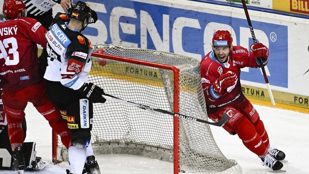 Třinec zvítězil na Spartě v prodloužení a srovnal čtvrtfinálovou sérii