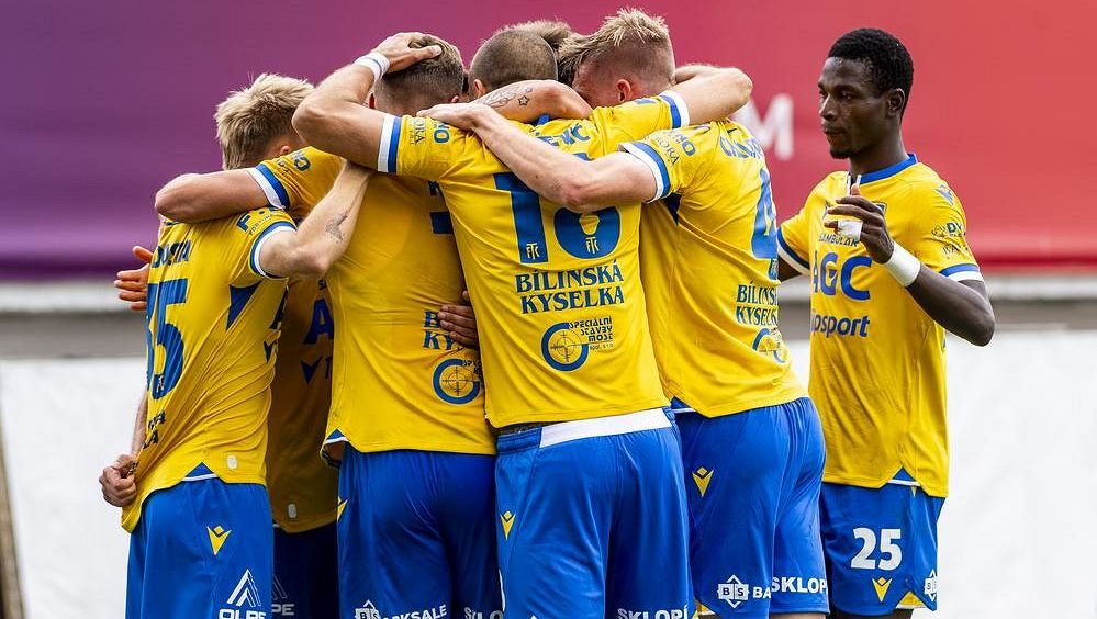Teplice pod ním letí vzhůru! Výsledky dělá důsledná defenziva. Chci, aby kluky bavilo i bránit, řekl Frťala