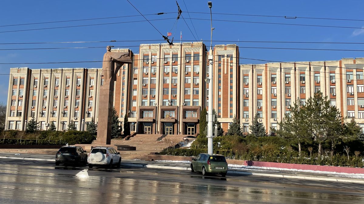 Lenin, pouze vlastní měna i neupravené cesty. Vítejte v Tiraspolu