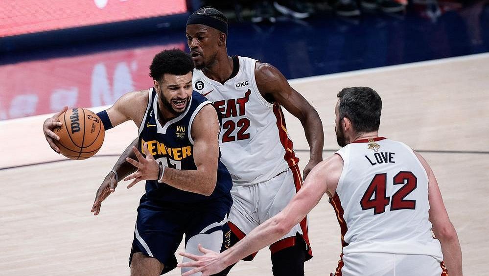 Miami po výhře v Denveru srovnalo finále NBA, domácím nestačilo 41 bodů Jokiče
