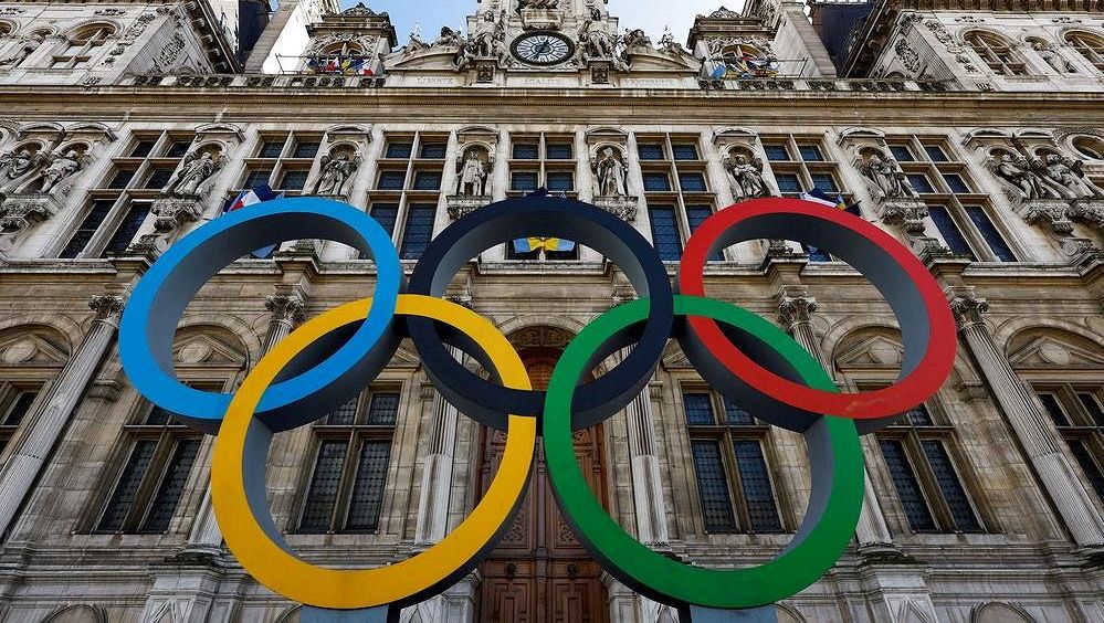 Macron: Ruské vlajky na OH v Paříži nebudou, o ruských sportovcích rozhodne MOV