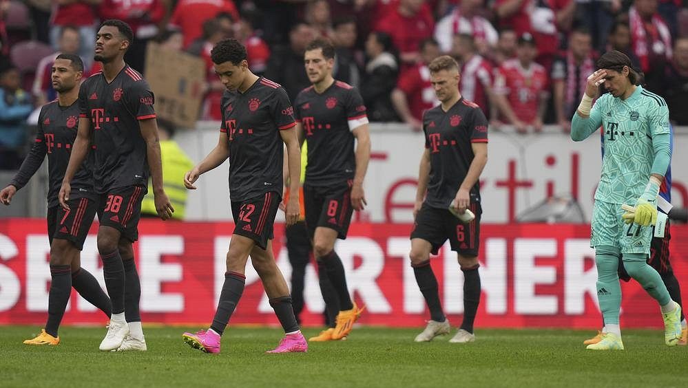 Bayern senzačně podlehl Mohuči a dal Dortmundu šanci jít do čela