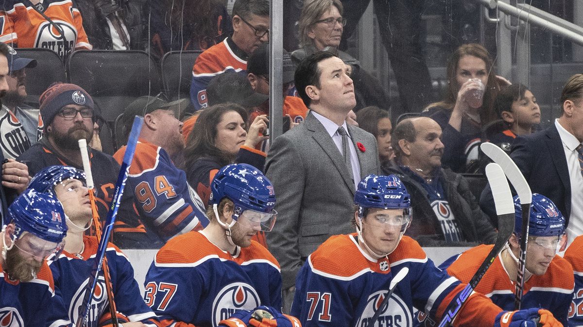 Bídu hokejistů Edmontonu odnesl vyhazovem trenér Woodcroft