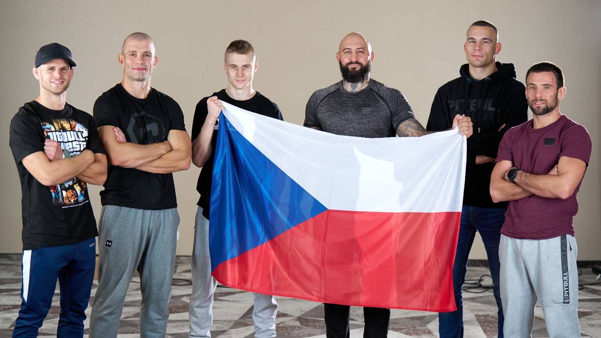 Šestice statečných českých bojovníků jde dobýt KSW. Zleva Josef Štummer, Lukáš Dvořák, Leo Brichta, Michal Martínek, Vojtěch Garba a Filip Macek.