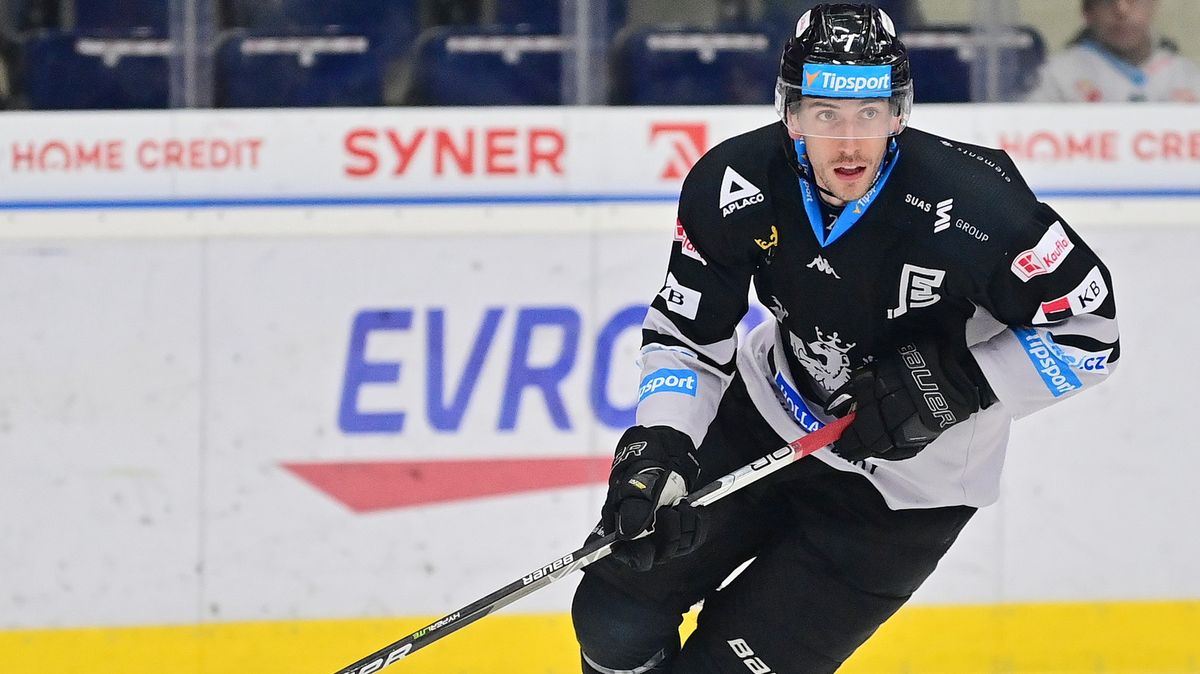 Hokejový Suárez? Úlet, karlovarský obránce při zápase pokousal soupeře