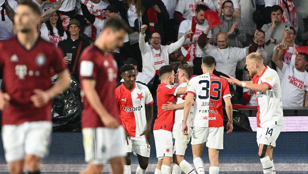 Připadal si jako v Edenu. Jsem emoční magor, culil se hrdina Douděra