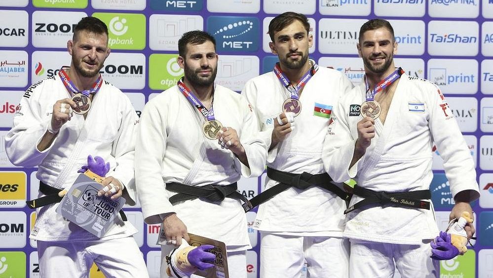 Měl černo před očima, klepal se, ale ukázal srdce bojovníka. Úžasné! zářil Krpálek