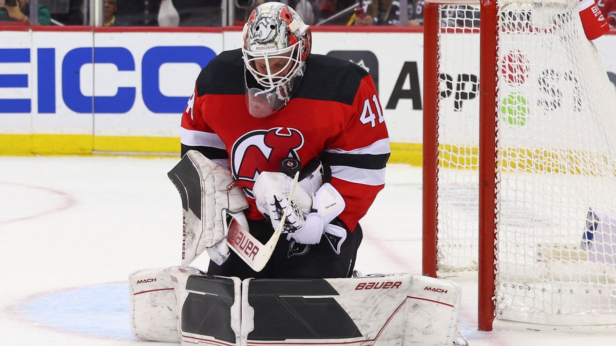 Nepovedený večer českého hokeje v NHL. Vaněček dostal 4 góly, Chicago uťalo sérii Toronta