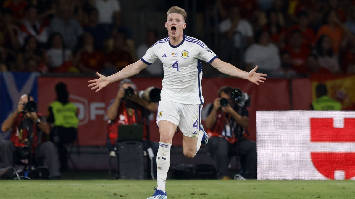 Velký úspěch a ocenění naší práce, řekl po postupu kouč skotských fotbalistů