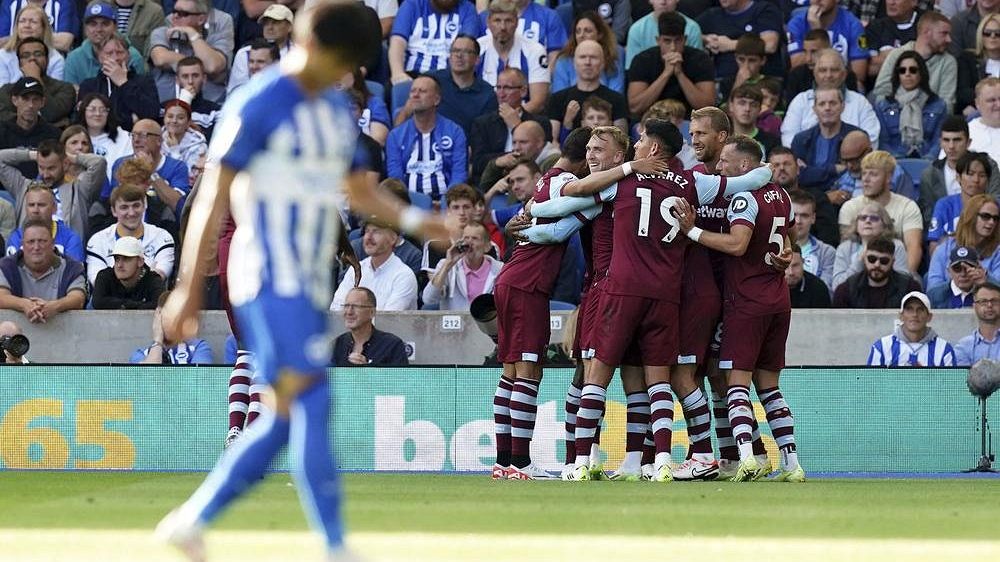 West Ham vyhrál. Běhal bez míče, Souček schytal další ránu, na cestě další posila