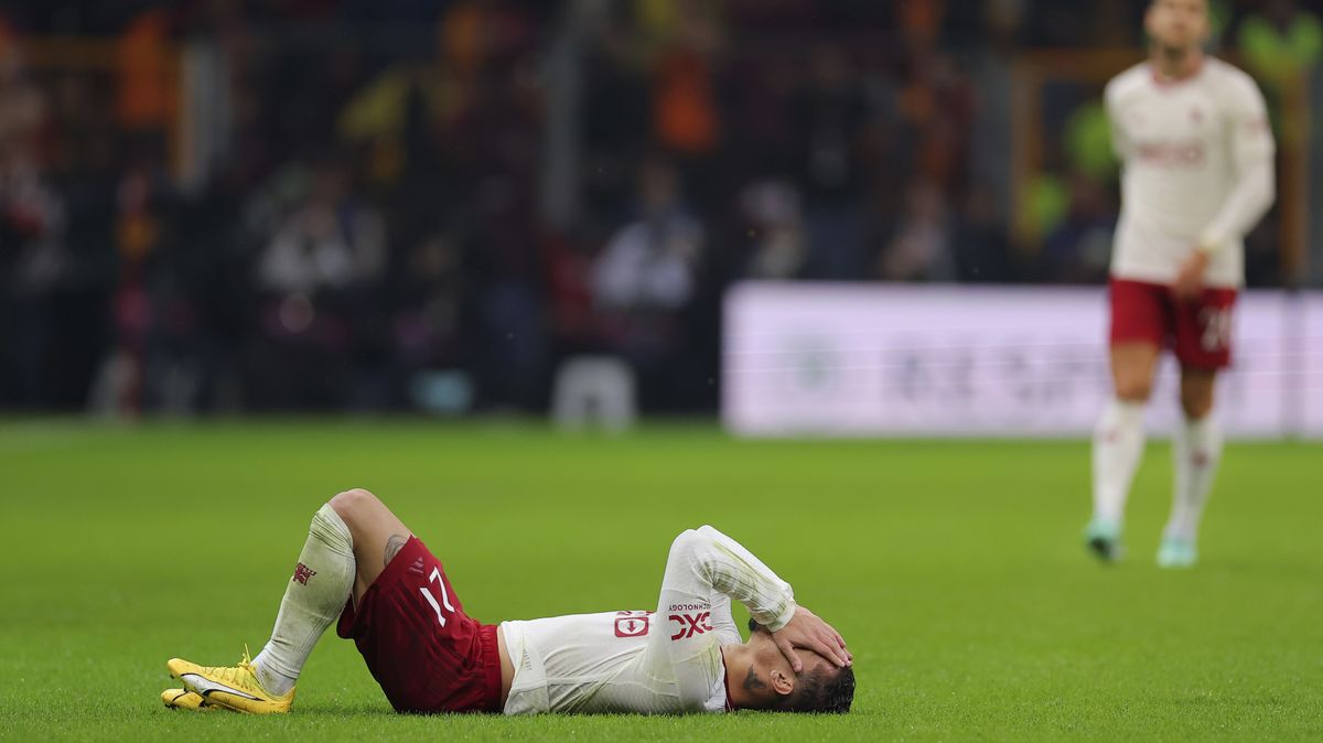 V United to vře. Polovina kabiny jde proti Ten Hagovi!
