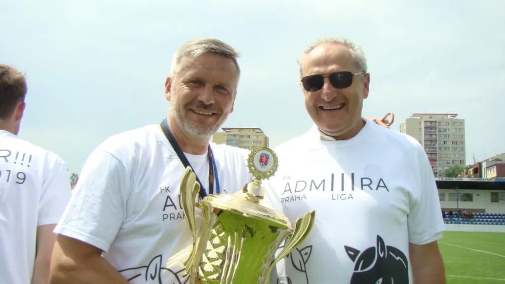 Výhružky a nadávky. Všichni jsme nešťastní, tvrdí kouč Admiry. Klub čelí útokům kvůli vymyšlené penaltě