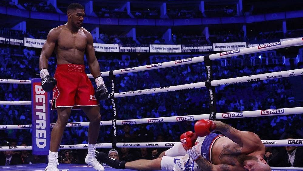 Bývalý šampion Joshua knokautoval finského veterána Heleniuse
