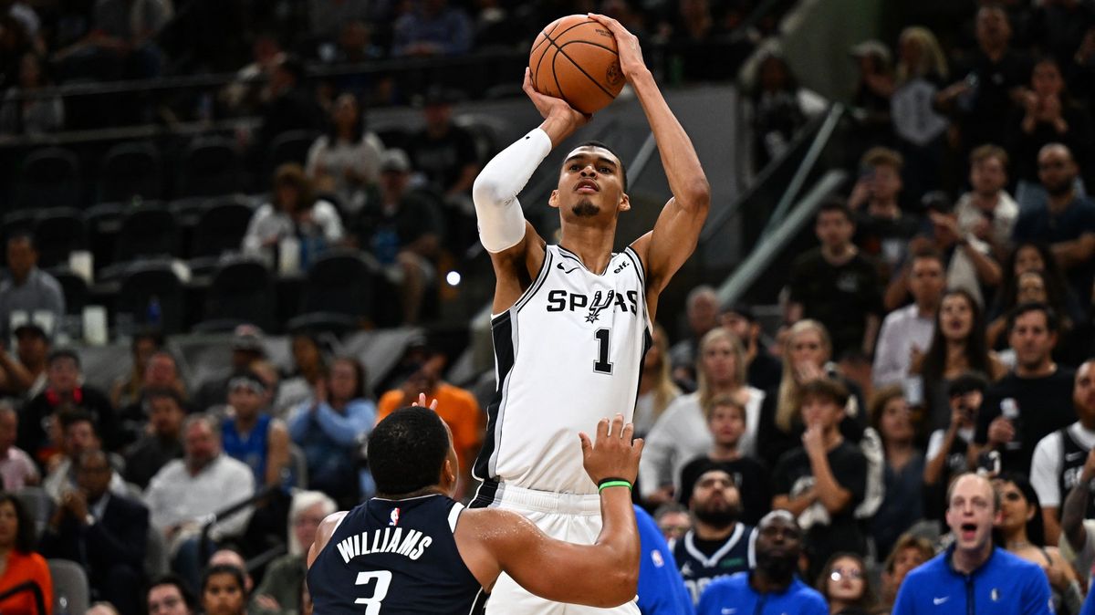 Wembanyama se v NBA uvedl 15 body, Dončič začal sezonu triple doublem