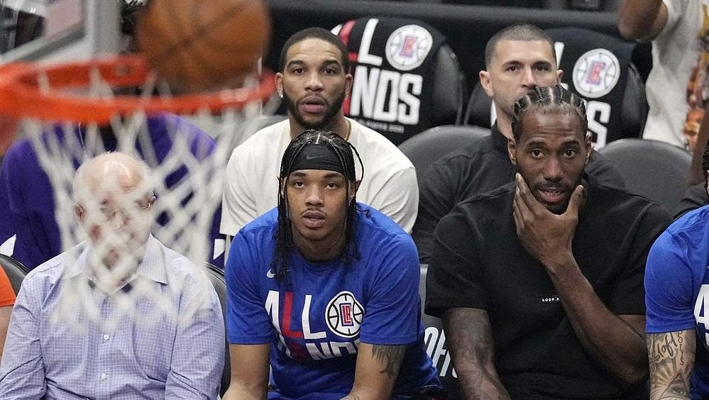 Tahoun Clippers Leonard si v prvním kole play off NBA poranil meniskus