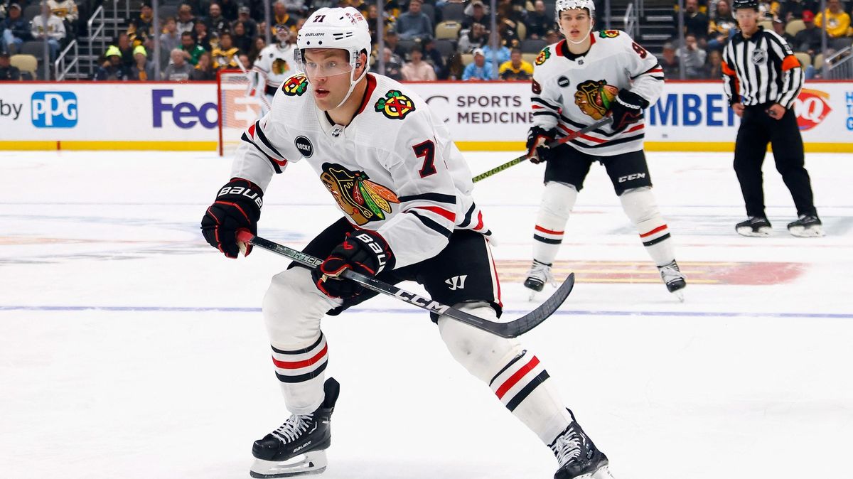 Útočník Hall z Chicaga musí s kolenem na operaci a přijde o zbytek sezony NHL