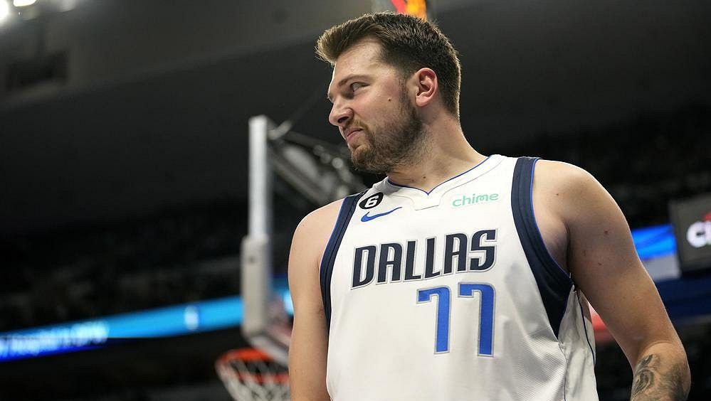 Dallas se do play off NBA nepodívá, Lakers ukončili vítěznou šňůru Phoenixu