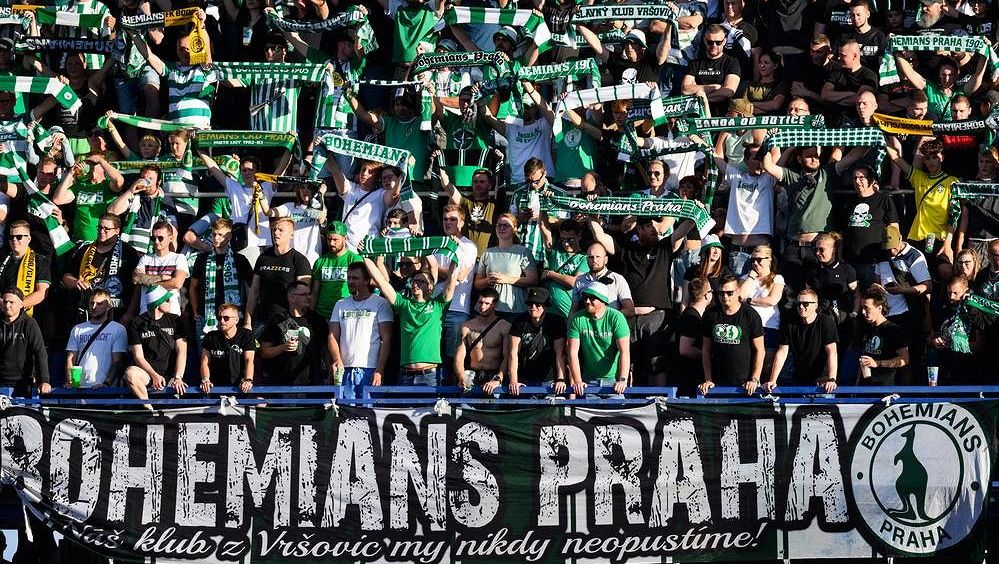 Pohárový svátek Bohemians v azylu: dvě gólové oslavy, český vzkaz sudímu i milá vzpomínka na legendu
