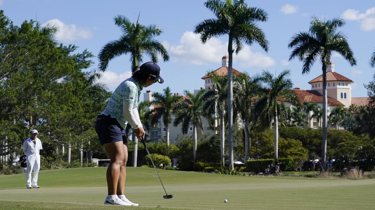 Woods se na Bahamách po sedmiměsíční pauze vrátil ke golfu