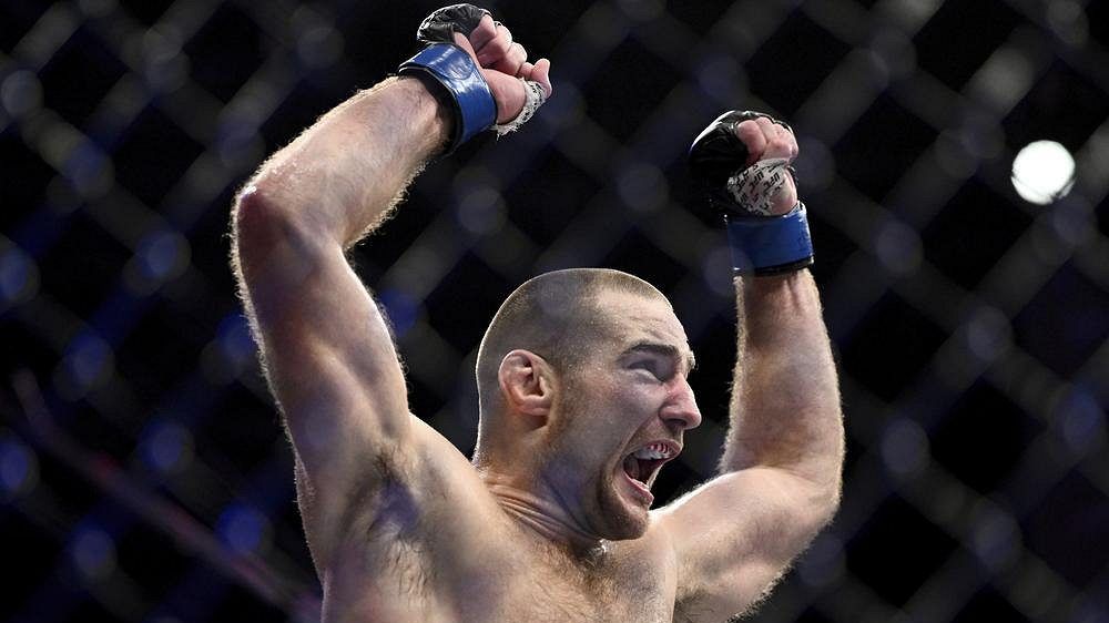 Maloval hákové kříže po zdech a málem skončil v cele. UFC stále žasne nad novým šampionem