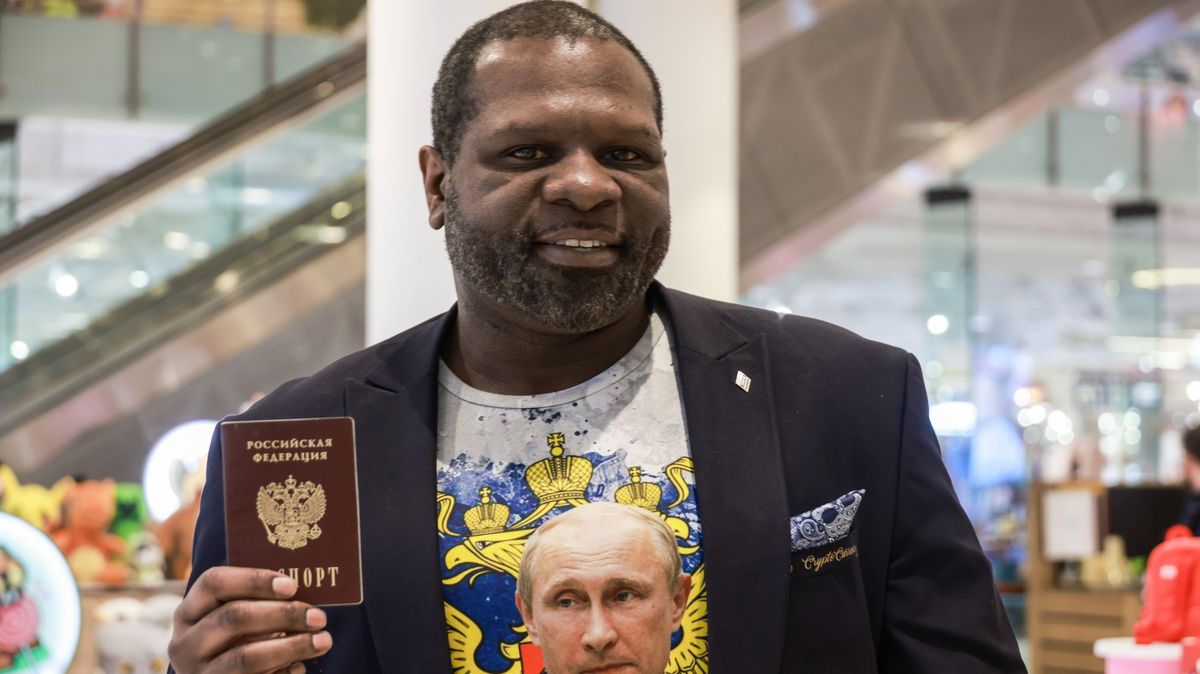 Teď jsem stoprocentní Rus, raduje se americký boxer. Nechal si změnit jméno na počest Putina