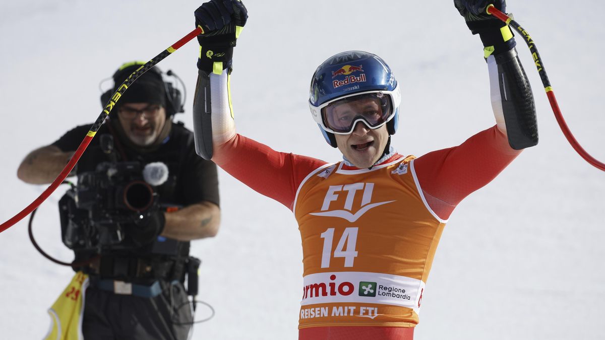 Odermatt vyhrál téměř o sekundu superobří slalom v Bormiu