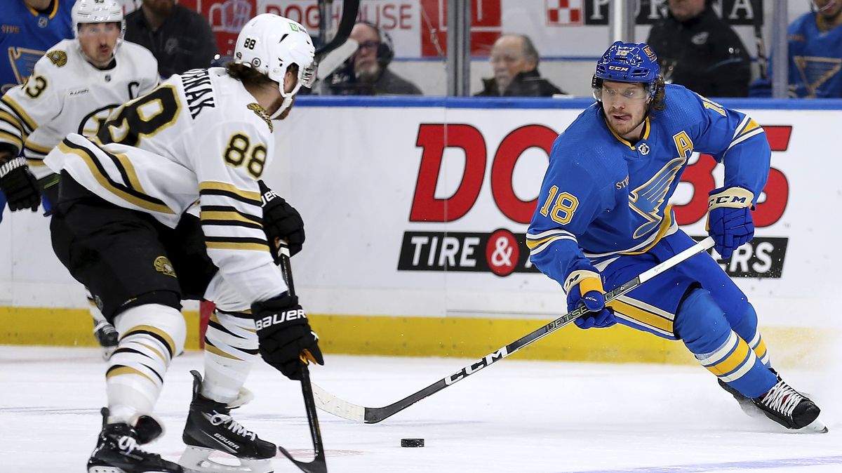 Zadina neodvrátil gólem prohru San Jose v Ottawě. Pastrňák pomohl Bostonu dvěma asistencemi k výhře v prodloužení v St. Louis.