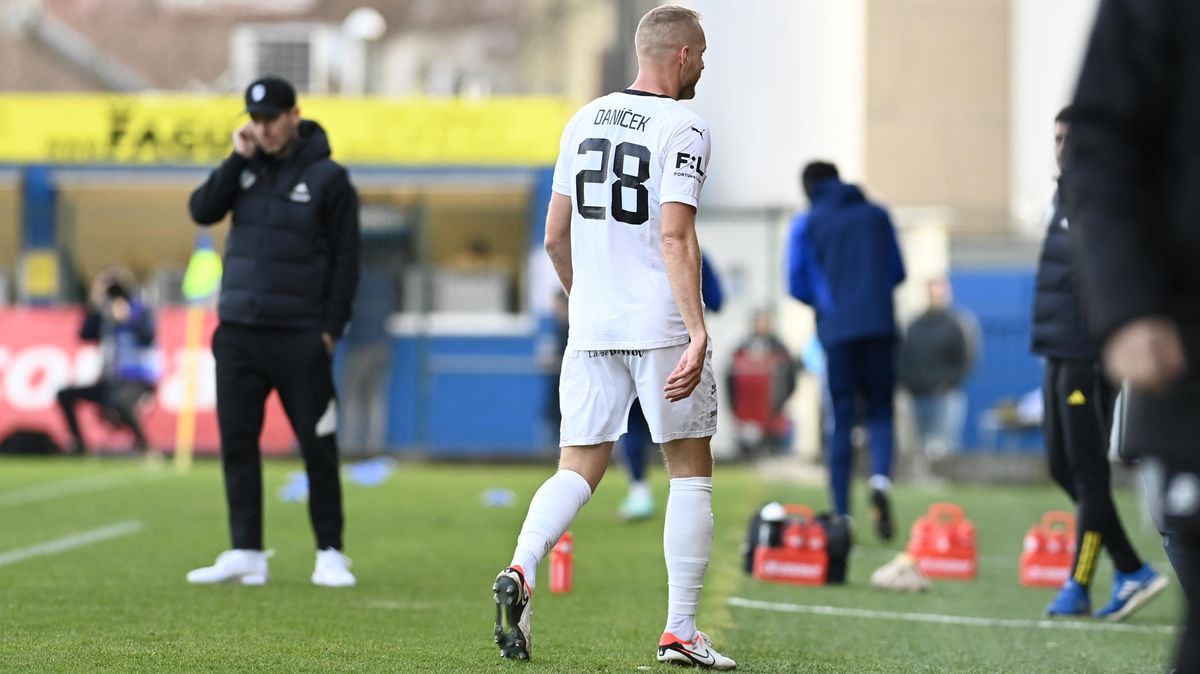Klíčový moment derby. Takových soubojů jsou v zápase mraky, tvrdil vyloučený Daníček