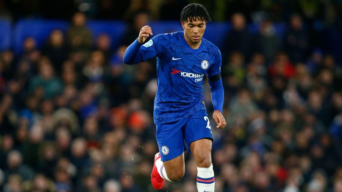 Kapitán fotbalové Chelsea James je po operaci, délka absence je nejasná