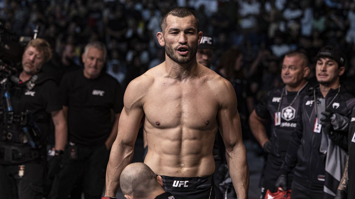 Muradov stále trpí. Vyfasoval stopku, došlo i na debatu s šéfem UFC