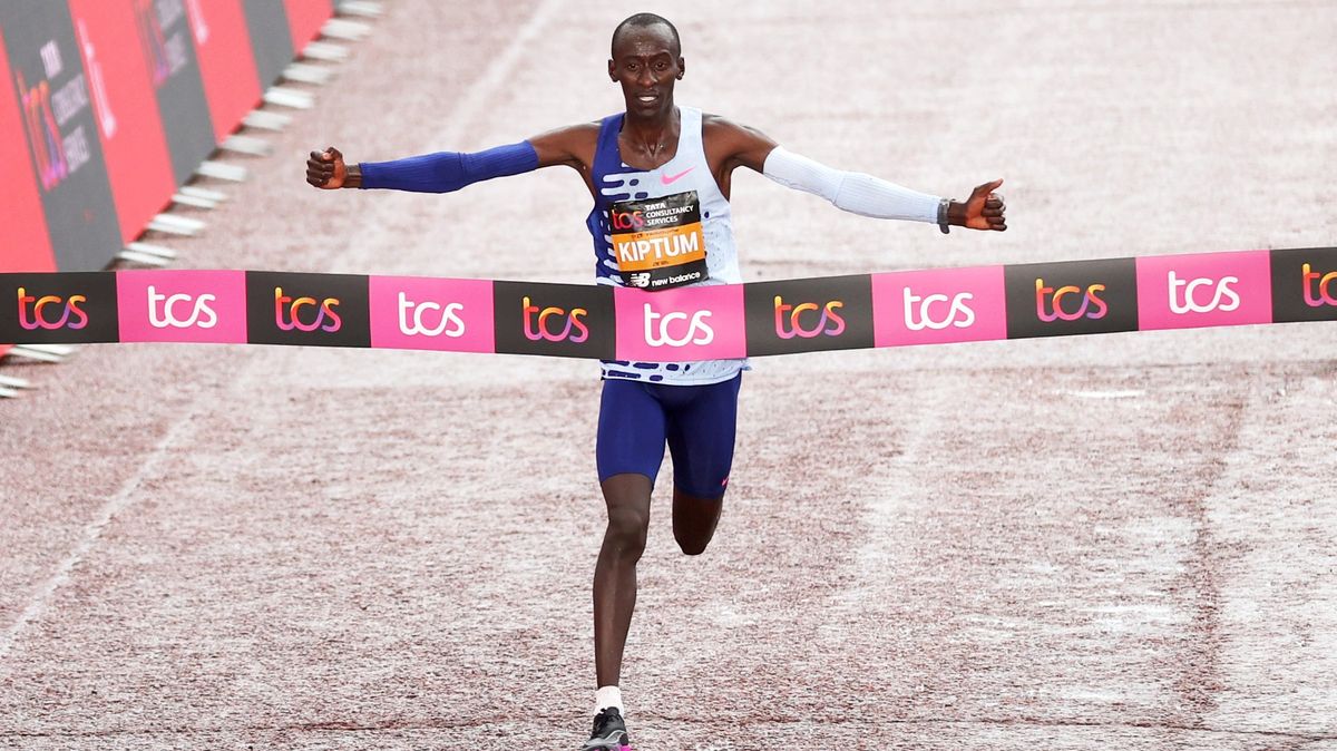 Maratonský rekordman Kiptum chce na jaře v Rotterdamu pokořit hranici dvou hodin