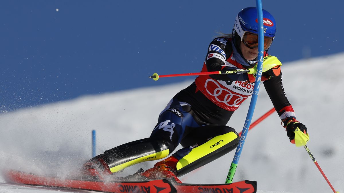 Slalom SP v Aare vede Shiffrinová a míří k dalšímu malému glóbu