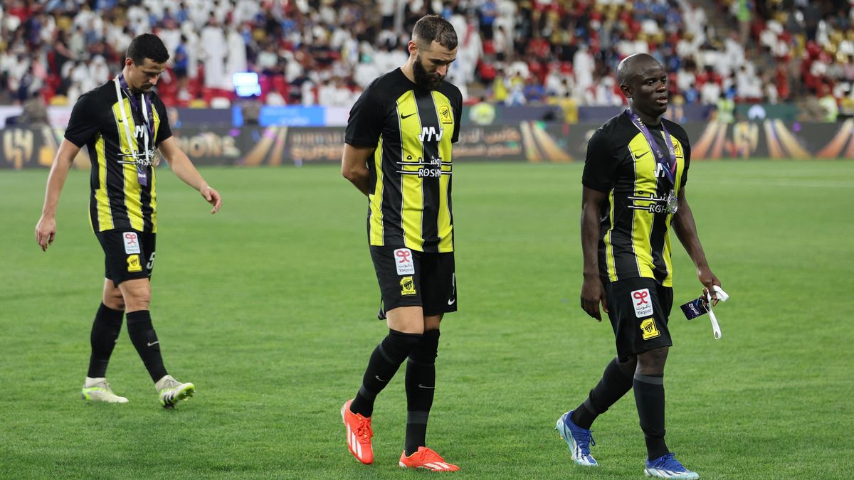 Bizár v Arábii. Muž z hlediště po prohře ve finále zbičoval fotbalového reprezentanta