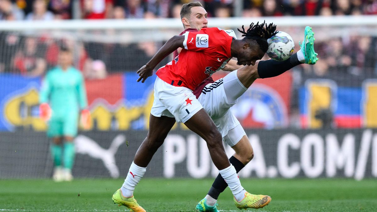 Třikrát nešťastníkem derby. Ogbu je trochu poděs, ale pro Slavii je platný, říká zkušený kouč