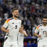 Střídající Niclas Füllkrug se prosadil po pěti minutách na hřišti a zvýšil na 4:0.