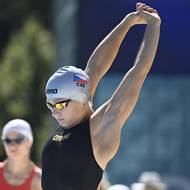 Lucie Hlaváčková při plavecké části finále moderního pětiboje