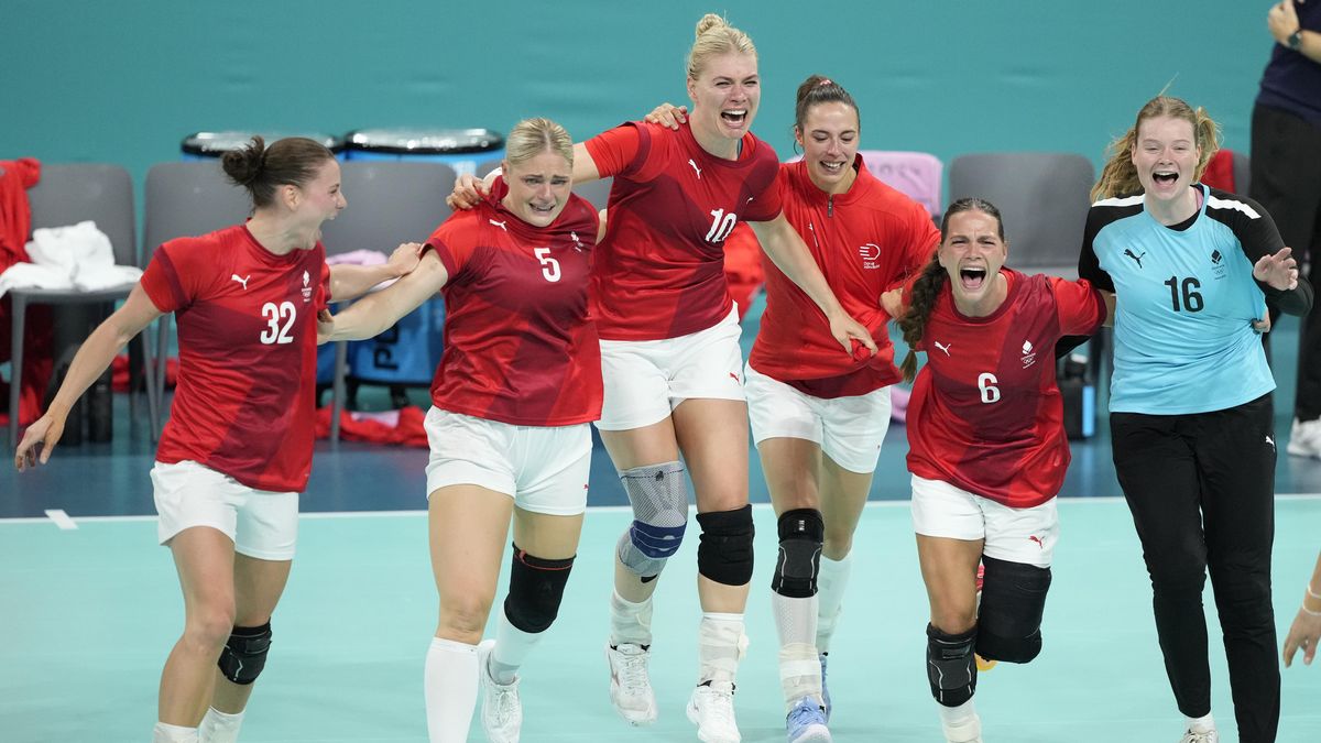 Házenkářky Dánska v Paříži v souboji o bronz porazily Švédky