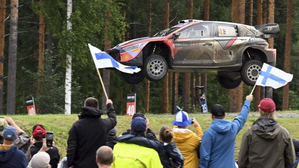 Rovanperä s řítí za premiérovým vítězstvím na Finské rallye
