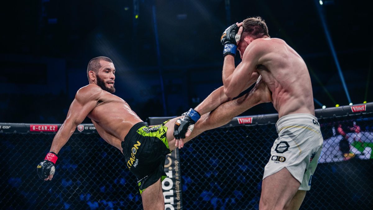 Muradov skončil po zápase v nemocnici. Má kyslíkovou masku. Myslel jsem, že zemřu, říká bojovník