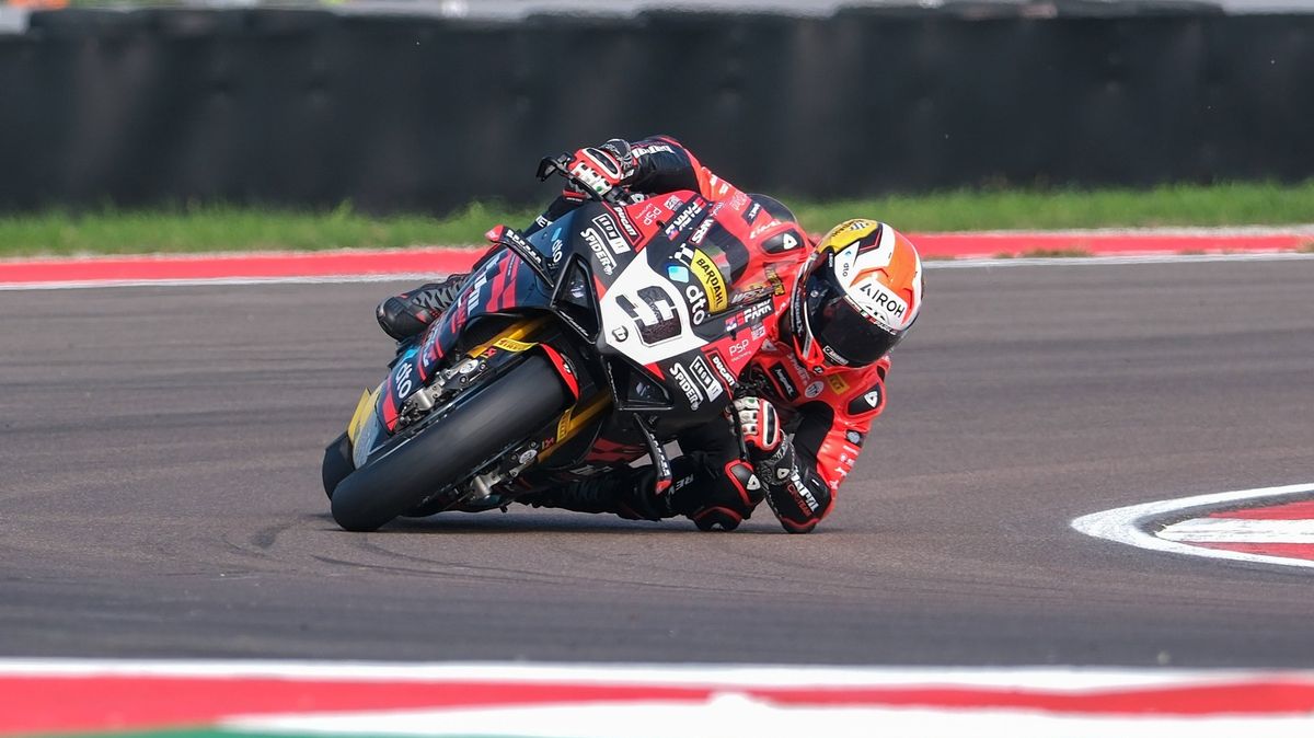 Petrucci vyhrál závod MS superbiků v Cremoně a zapsal se do historie