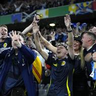 Radost skotských fanoušků potom, co si jejich miláčci připsali alespoň čestný úspěch 