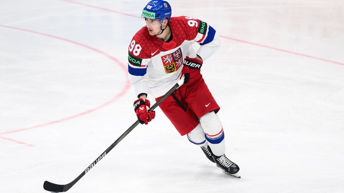 Nečas podepsal v NHL novou dvouletou smlouvu s Carolinou