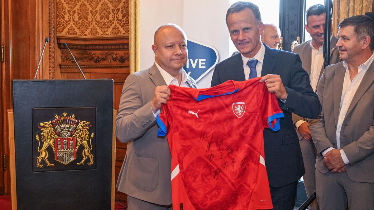 RAJNOCHŮV GLOSÁŘ: Zajíci se počítají až po honu. Tady to, předsedo, máte spočítaný