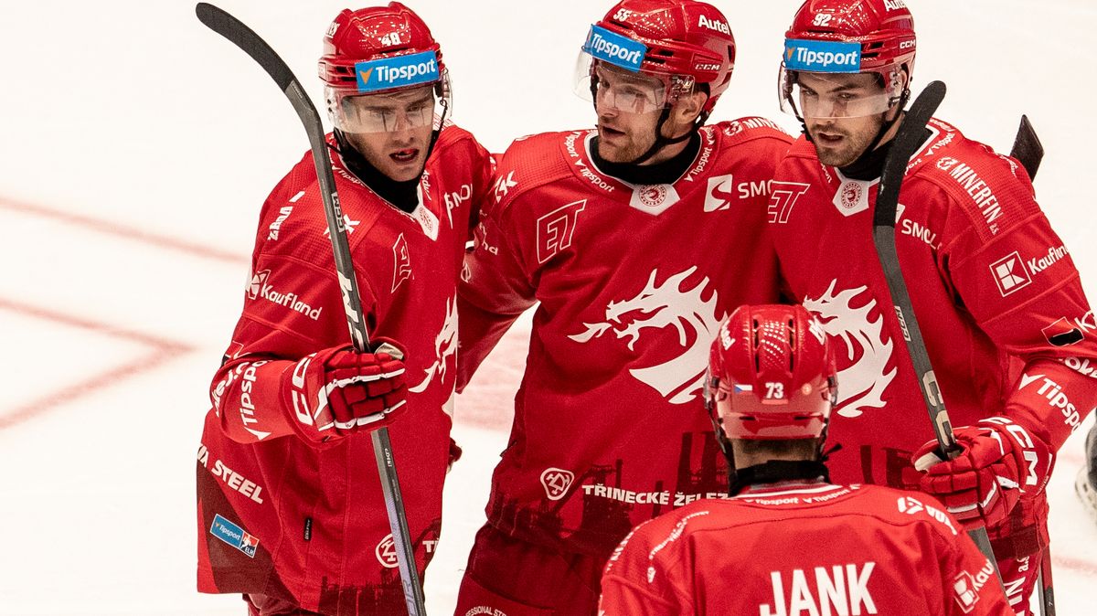 Vítězný gól pro prababičku. Před třemi dny odešla, měla hokej hodně ráda, řekl třinecký Adámek