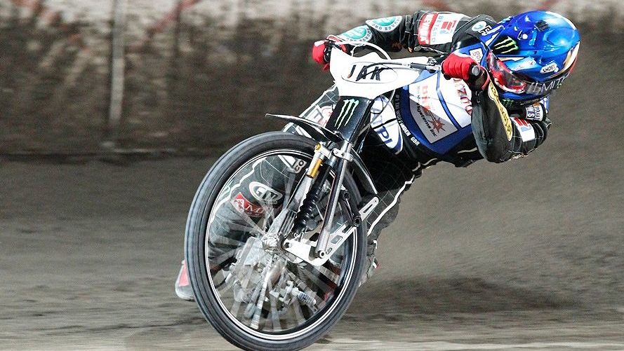 Hrozivé selhání, zlobí se jezdci po těžké nehodě. Potlučený šampion zůstává ve farmakologickém kómatu