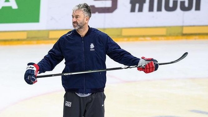 Potřebuju zjistit, kde je u Zachy zakopaný pes. Tohle není normální, kroutí hlavou Nedvěd