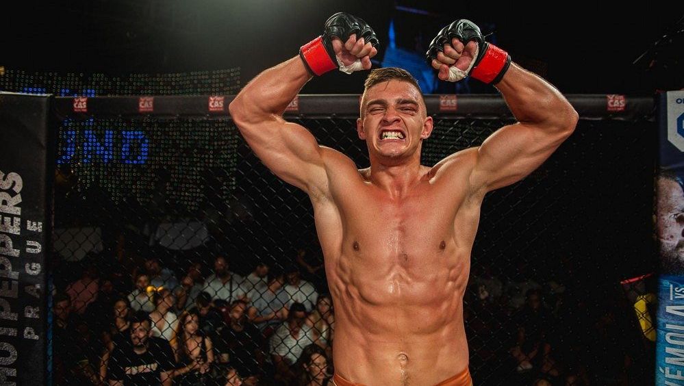 Nepoučitelný Růžička. Fighter si sypal popel na hlavu, po pár dnech ale opět uletěl